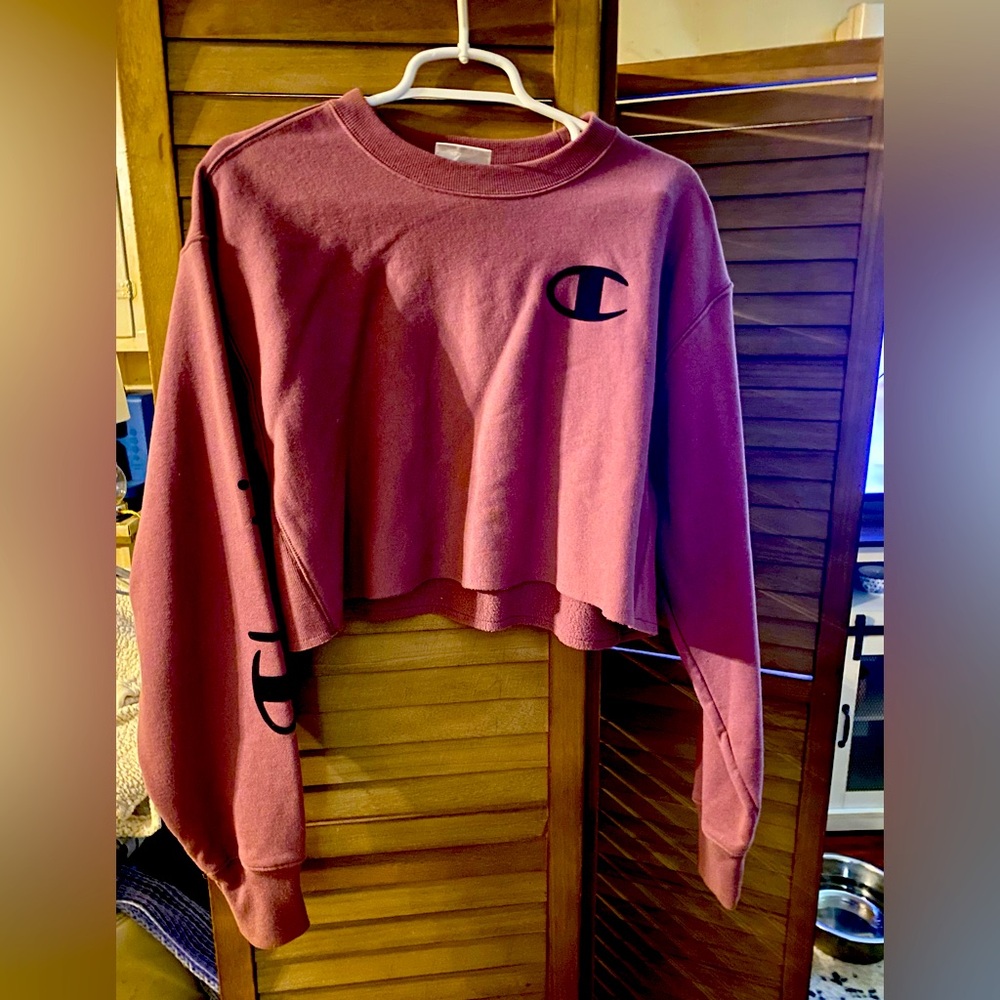 Champion cropped sweat shirt. Size medium